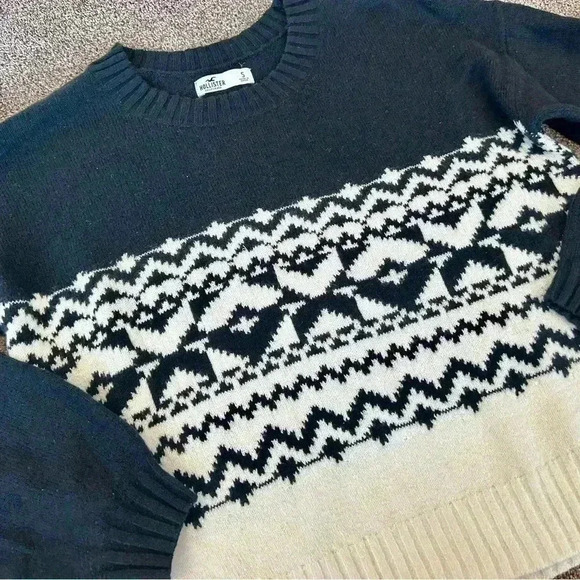 Hollister Black and White Design Crop Knitted Sweater - Picture 2 of 4